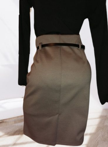 Elegáns ceruza szoknya övvel