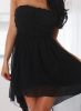 Lenge fekete színű pánt nélküli aszimmetrikus miniruha