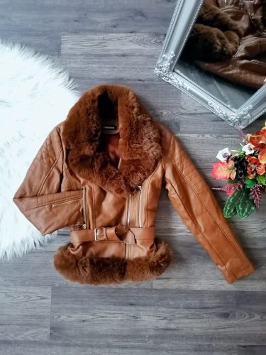 Prémium barna szőrmés műbőr kabát övvel