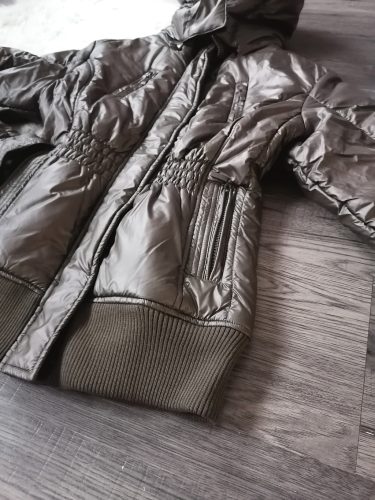 Fényes barna steppelt kabát levehető kapucnival