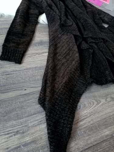 Aszimmetrikus kötött barna kardigán