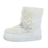 Fehér szőrmés hótaposó csizma strasszos lánccal (20-589)
