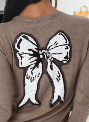 Gombos kötött cappuccino kardigán hátán flitterrel