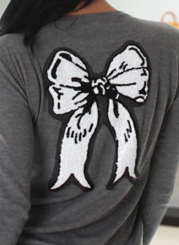 Gombos kötött szürke kardigán hátán flitterrel