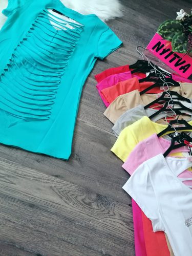 "I LOVE BOYS" feliratos hátán szaggatott strasszos póló / felső