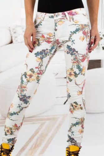 Fehér alapon virágos szű szárú farmer (95209-F68) 