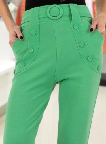Elegáns zöld nadrág gombokkal