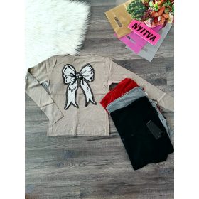 Gombos kötött kardigán hátán masnival