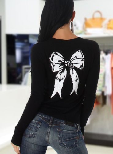 Gombos kötött fekete kardigán hátán masnival