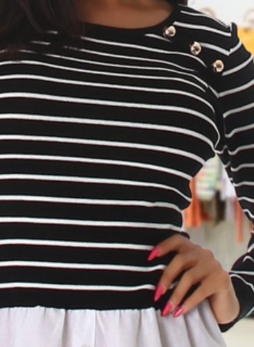 2 az 1-ben blúzzal kombinált fekete pulcsi