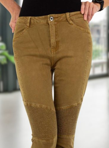 Barna szűk szárú farmer gombokkal és zsebbel (D2180)