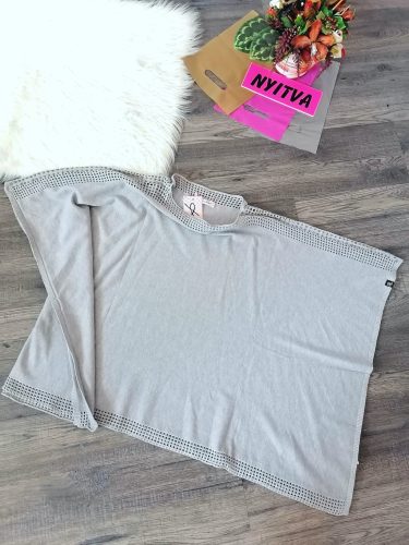 Kötött szürke poncsó