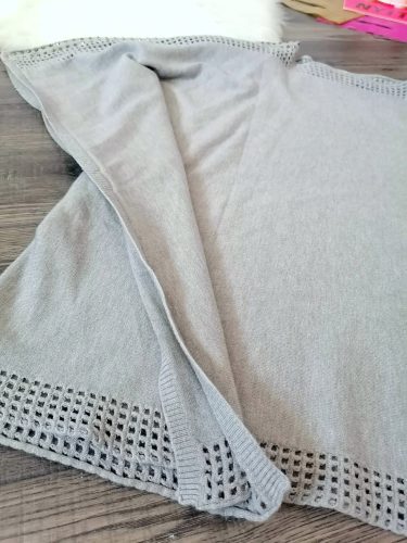 Kötött szürke poncsó