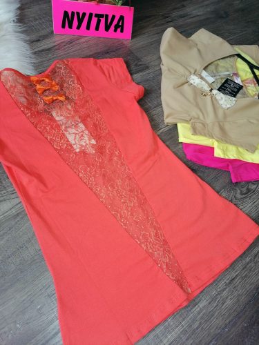 Hátán strasszos csíkos póló / felső