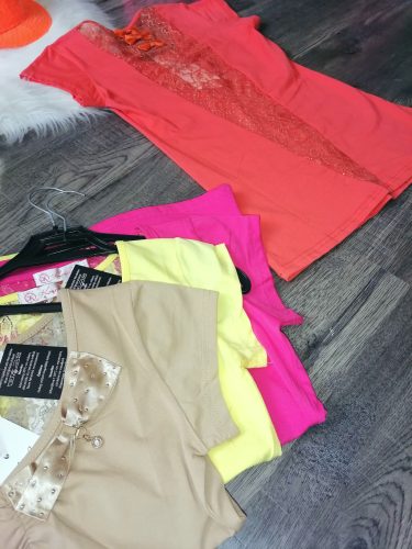 Hátán strasszos csíkos póló / felső