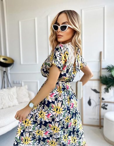 Elegáns fekete alapon virágos fodros miniruha