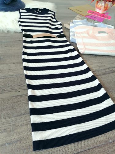 Ujjatlan kötött csíkos hosszú ruha / maxi ruha