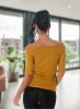 Nyitott vállú bordázott mustár póló / felső