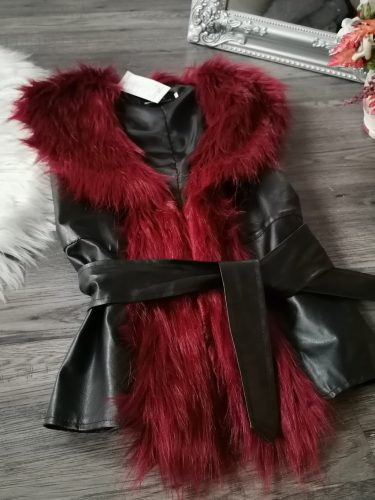 Fekete vékony műbőr mellény bordó műszőrmével