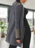 Vállán és ujján szegecses elegáns szürke kabát