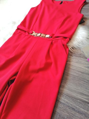 Elegáns ujjatlan overál arany díszítéssel (J1099)