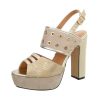 Bézs magas sarkú szandál szegecses díszítéssel (JU21205)