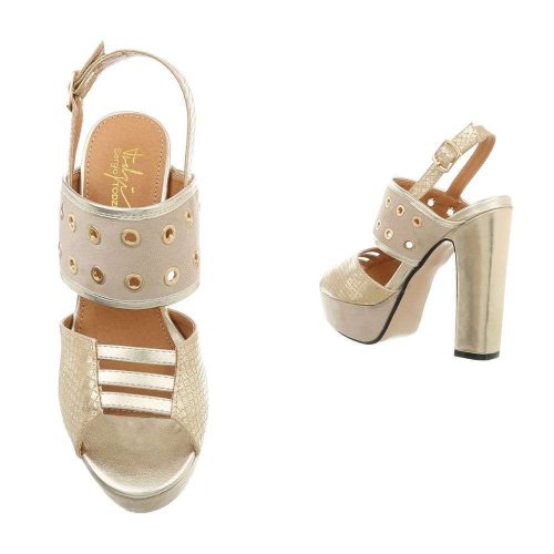 Bézs magas sarkú szandál szegecses díszítéssel (JU21205)