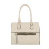 Elegáns közepes méretű szegecses bézs válltáska cipzárral (K705)
