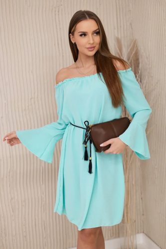 Ejtett vállú hosszú harang ujjú menta miniruha övvel