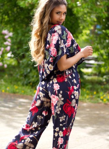 Hosszú kék mintás lenge félvállas overál