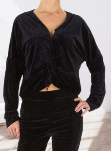 Egyedi plüss anyagú fekete szabadidő együttes