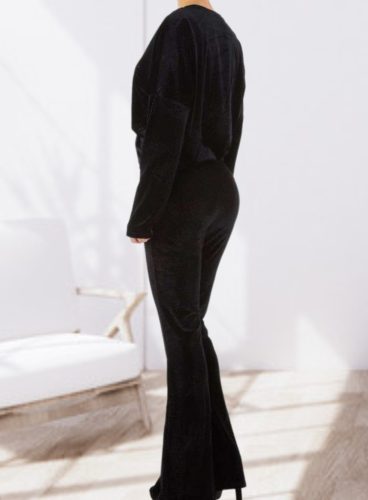 Egyedi plüss anyagú fekete szabadidő együttes