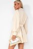 Bézs színű elegáns rakott blézer ruha övvel