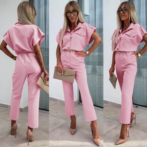 Sportosan elegáns rózsaszín rövid ujjú overál arany gombokkal és övvel