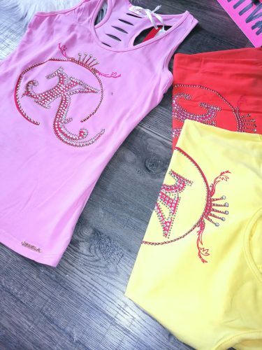 Strasszos hátán szaggatott felső / trikó