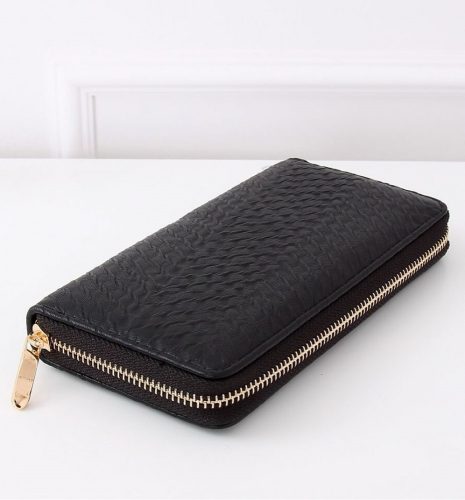 Anyagában mintás fekete pénztárca (13-91-10)